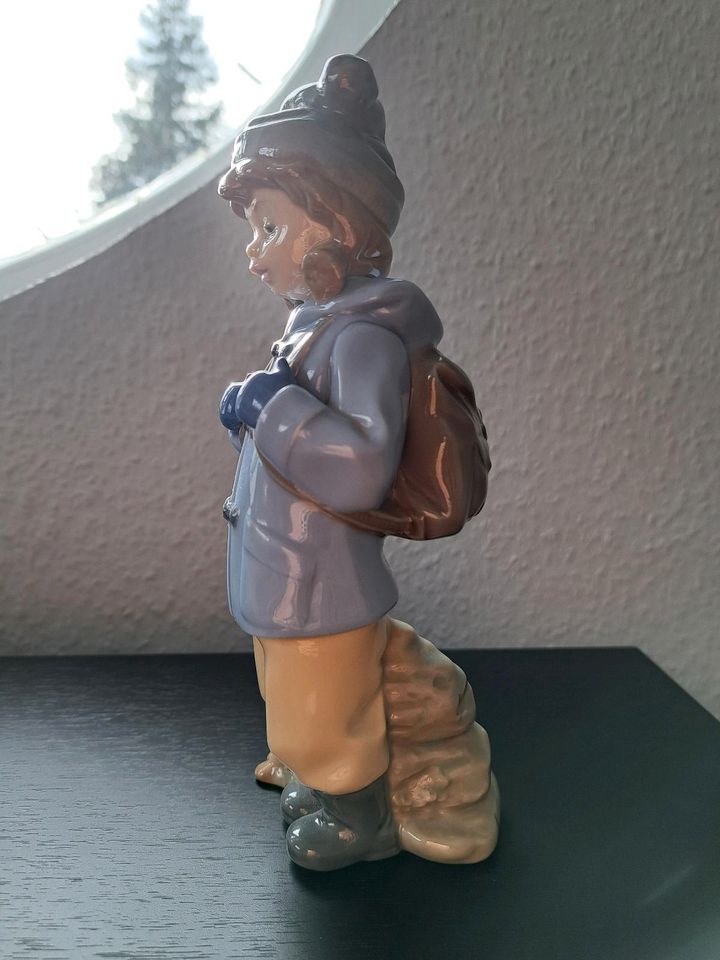 Porzellanfigur Nao Lladro Spanien "Mädchen mit Rucksack und Hund" in Soest