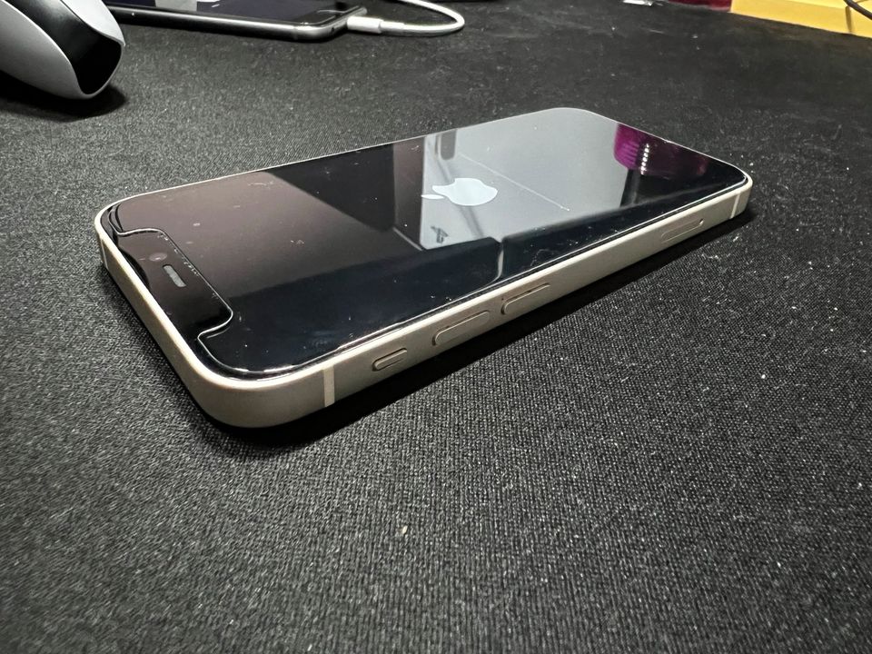 iPhone 12 Mini 128GB in weiß im sehr guten Zustand zzgl. Zubehör in Kiel