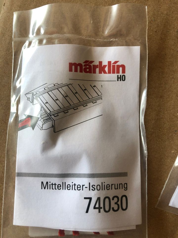 Märklin 74030 C-Gleis Mittelleiter-Isolierung 10 Stück in Frankfurt am Main