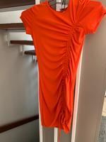 Eng anliegendes Stretchkleid in orange, knitterfrei, neuwertig Brandenburg - Potsdam Vorschau