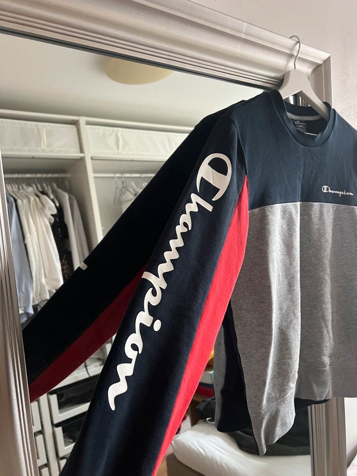 Champion Sweater | Sweatshirt | Pullover grau, blau, rot in Hamburg