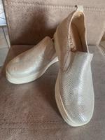 Schuhe Echtleder silber sehr stylisch Caprice = Laufen auf Luft Bayern - Altenmarkt Vorschau