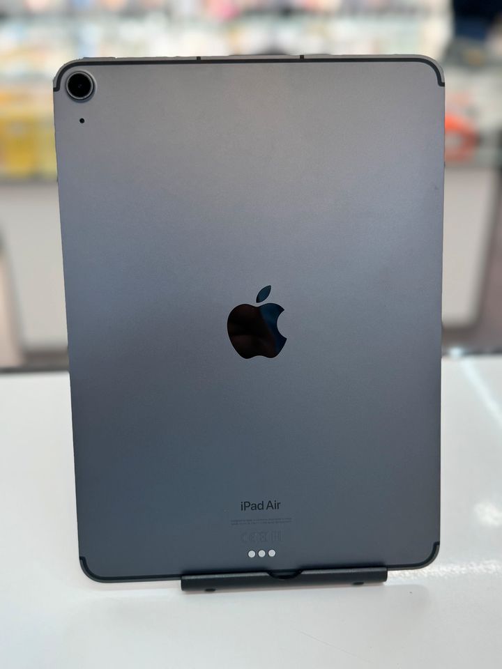 Apple iPad Air 5 64GB 5G in Offenbach