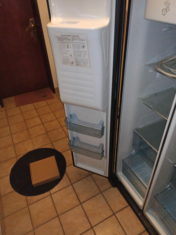 Kühlschrank mit Eis Würfel /  Marke haier in Gieboldehausen