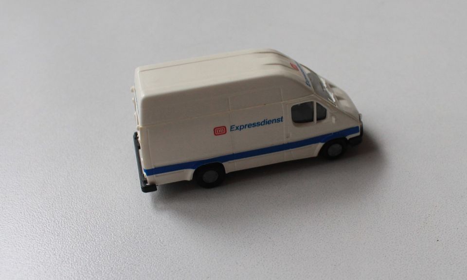 Ford Transit Hochdach DB Expressdienst HO 1:87 in Waldheim