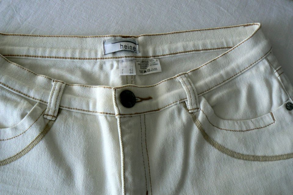 Jeans kurze Hose Caprihose Shorts Heine beige Gr 40 in Remagen