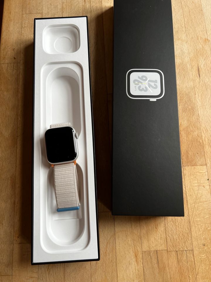 Apple Watch Serie 4 2020, Al Silber, 40 mmm in Köln