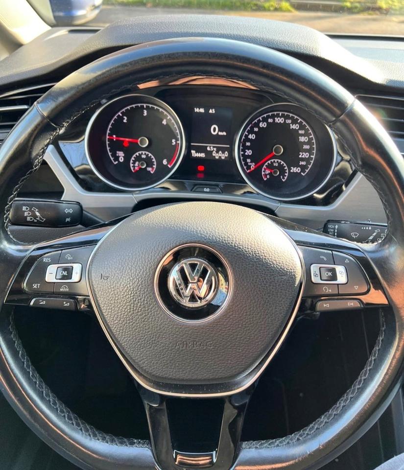 VW Touran 1,6 TDI SCR  BMT  Comfortline 7 Sitzer Start-Stopp in Arnstadt