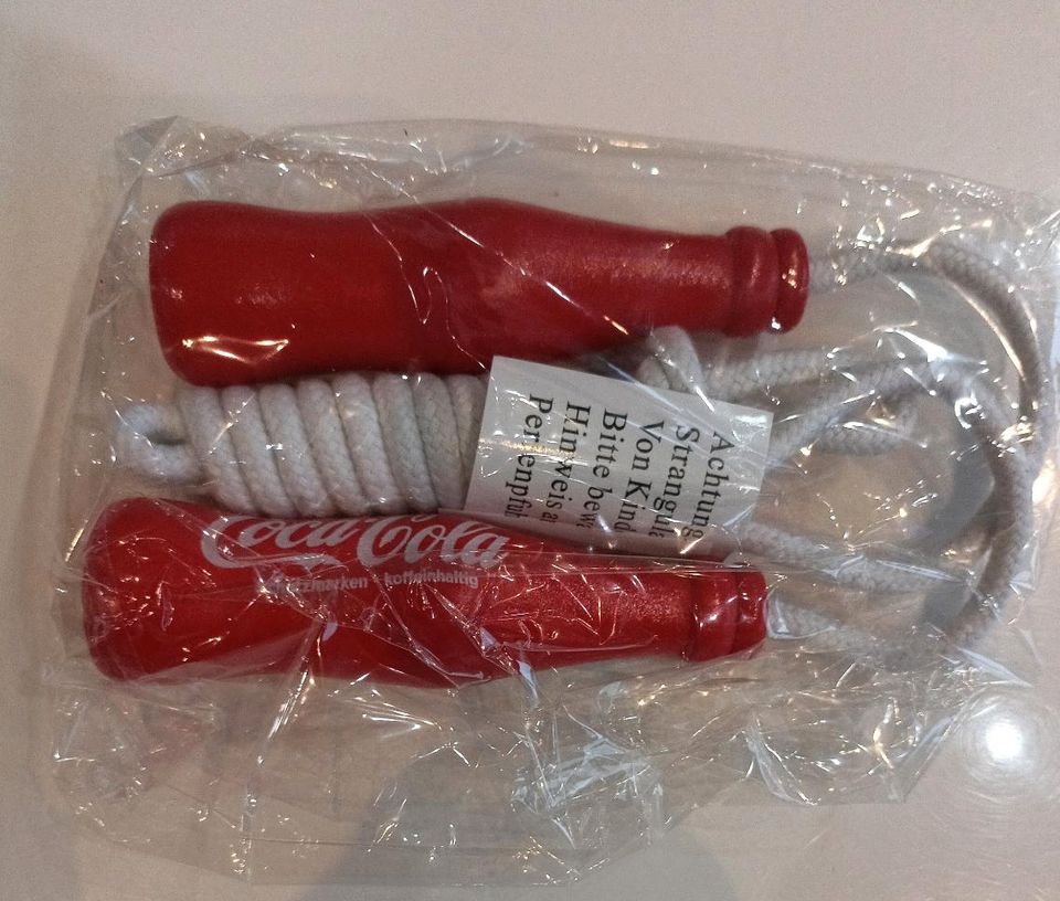 Verschiedene Coca-Cola Sammlerstücke unbenutzt in Detmold