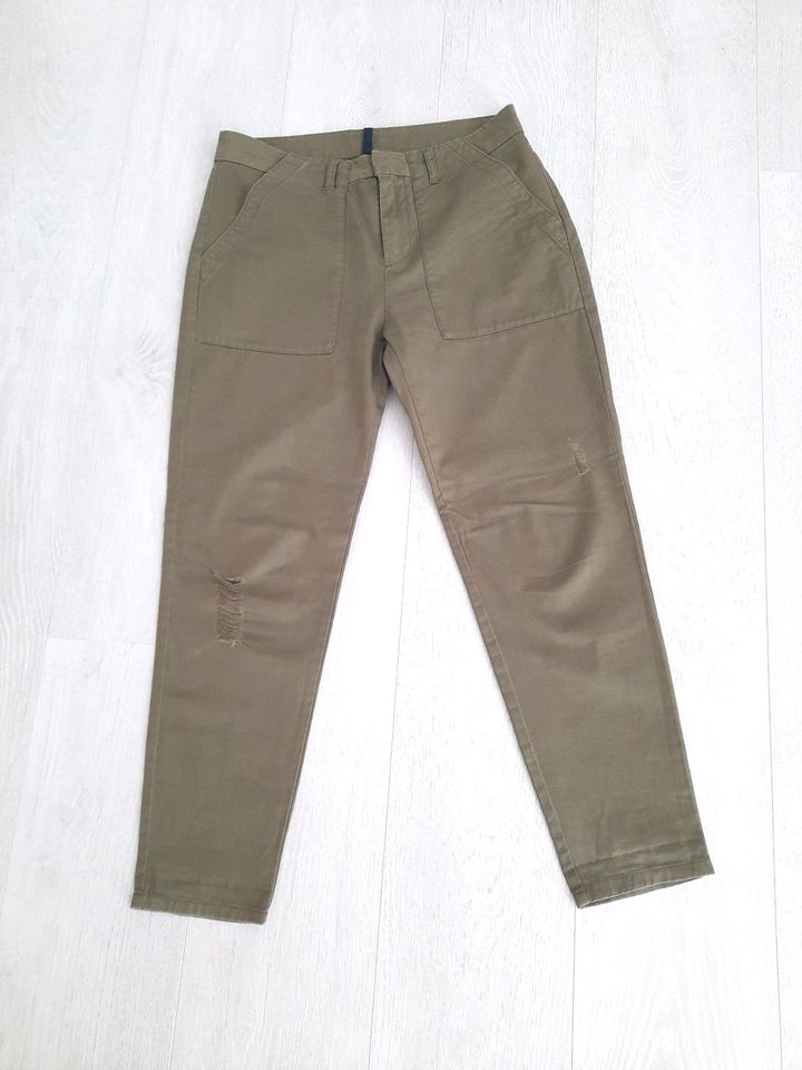 H&M,Divided ,grüne coole Chino Gr 38 " used look" in Hamburg