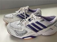 Adidas Hallenturnschuhe weiß 41 1/3 US 7 1/2 Bayern - Waldkraiburg Vorschau