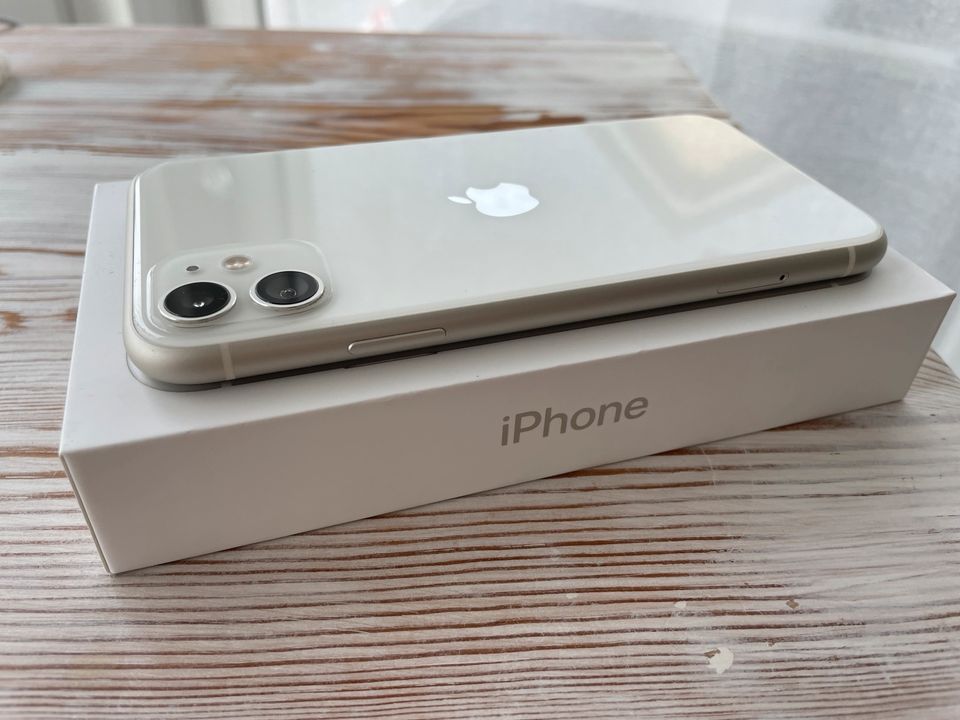iPhone 11 mit 64Gb in weiß / silber in OVP in Deggingen