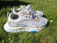 Puma  Schuhe Turnschuhe gr. 35,5 weiß Niedersachsen - Emden Vorschau