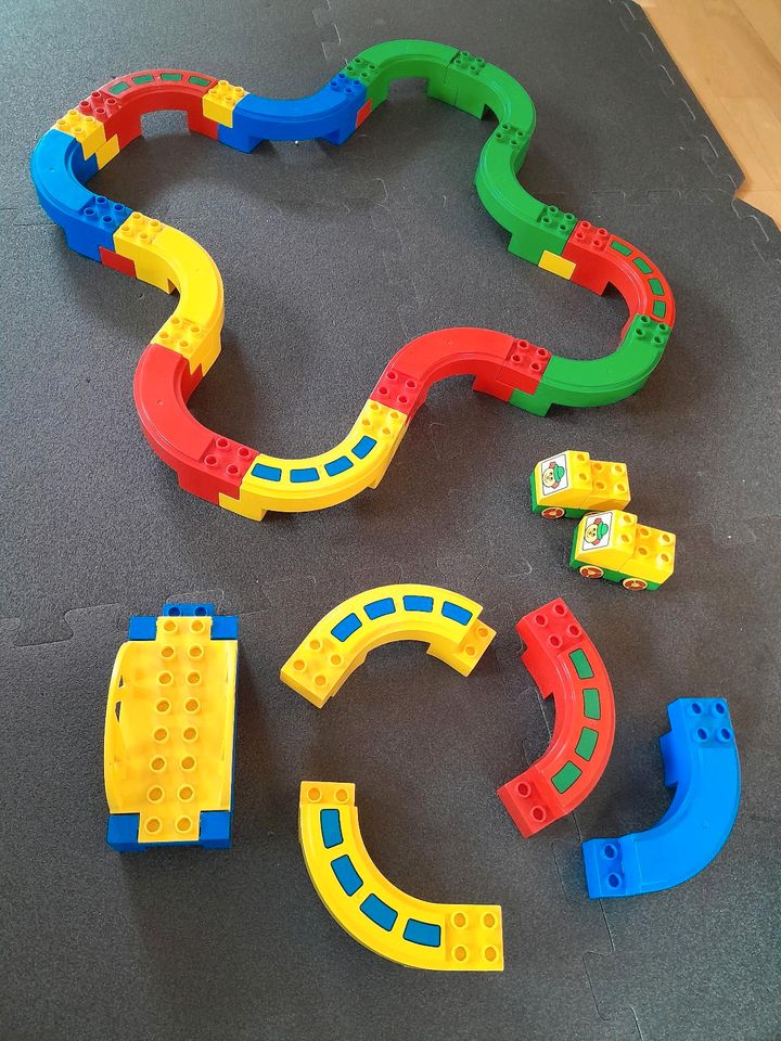 Lego Duplo Mini-Eisenbahn mit Brücke & 2 Autos in Wenden
