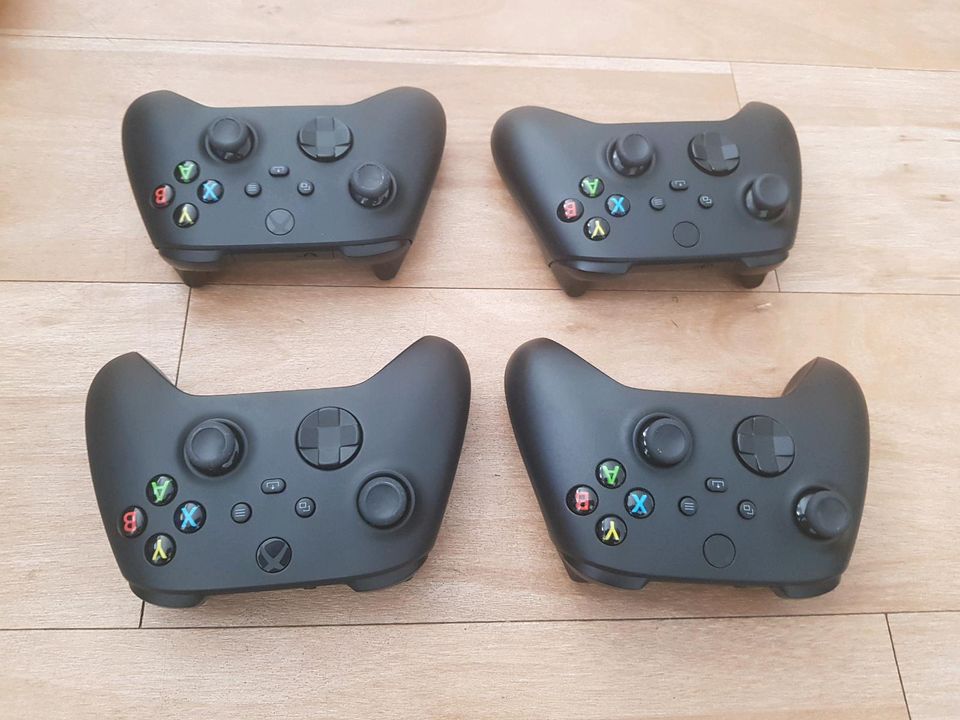 Xbox controller Black Series X in Offenbach