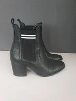 Tommy hilfiger Stiefeletten Gr 36 Neuwertig Sachsen - Diera-Zehren Vorschau