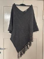 Grauer Poncho Strick von S.Oliver Mitte - Wedding Vorschau