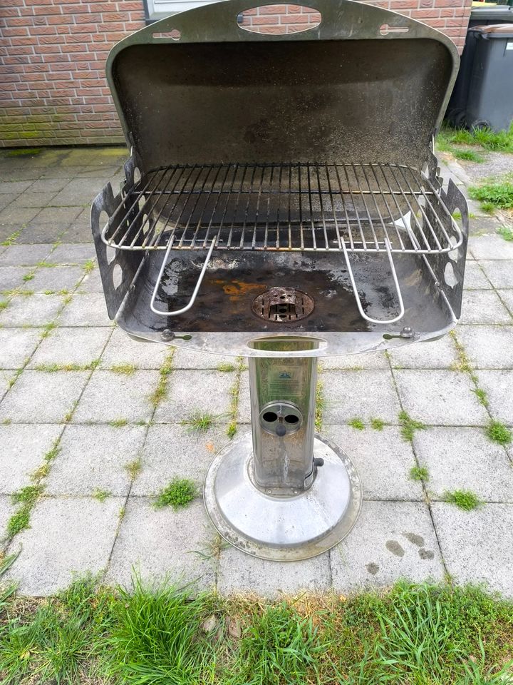 Säulengrill Edelstahl mit Wetter Haube in Castrop-Rauxel