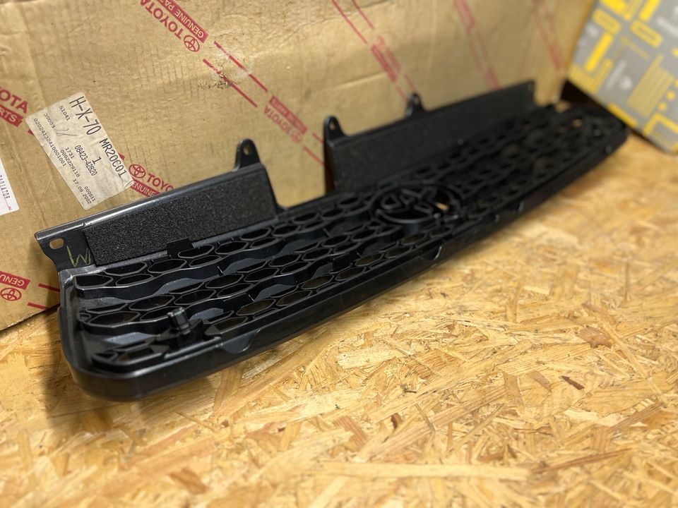 Toyota Rav4 A2 Grill vorne Kühlergrill Frontgrill 08423-42820 in Birkenwerder