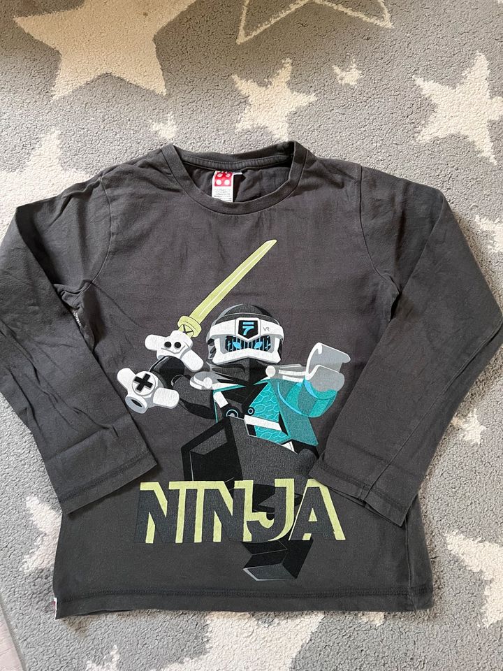 Langarmshirt,Pullover Paket,Ninja,Star wars u.a.122/128 in Lehre