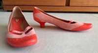 VIC MATIE Pumps Kitten Heel 41 41,5 Koralle Rockabilly Budapester Nordrhein-Westfalen - Holzwickede Vorschau