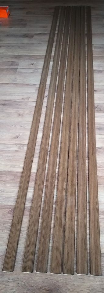 Neue Fußbodenleisten Holznachbildung, 7x2,50m in Weidenthal