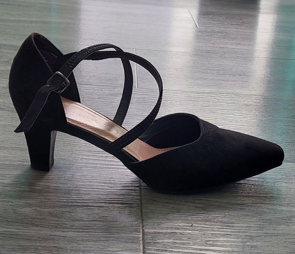 Elegante schwarze Slingpumps Größe 38 in Nauheim