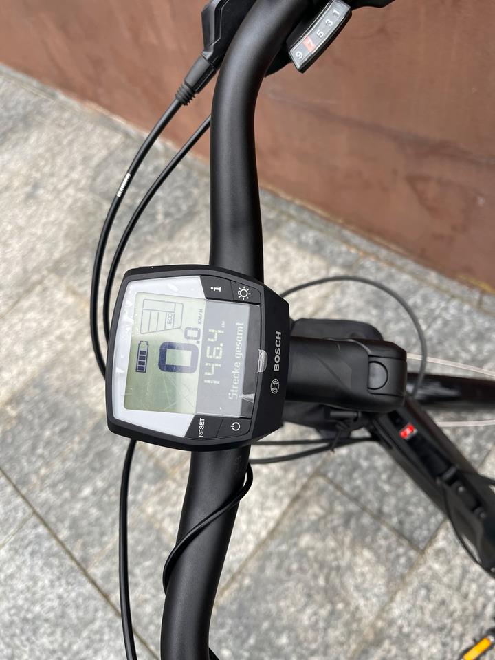 Neuwertige E-bike Cube nur 146 km in Straubing