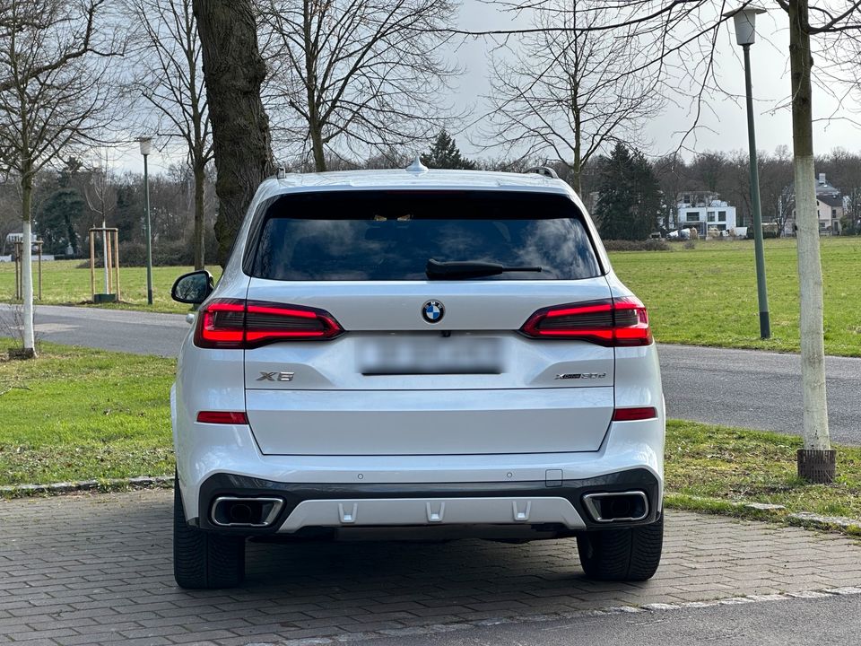 BMW X5 30d M Paket Alpinweiss LASER PANO HUD AHK RFK in Hanau