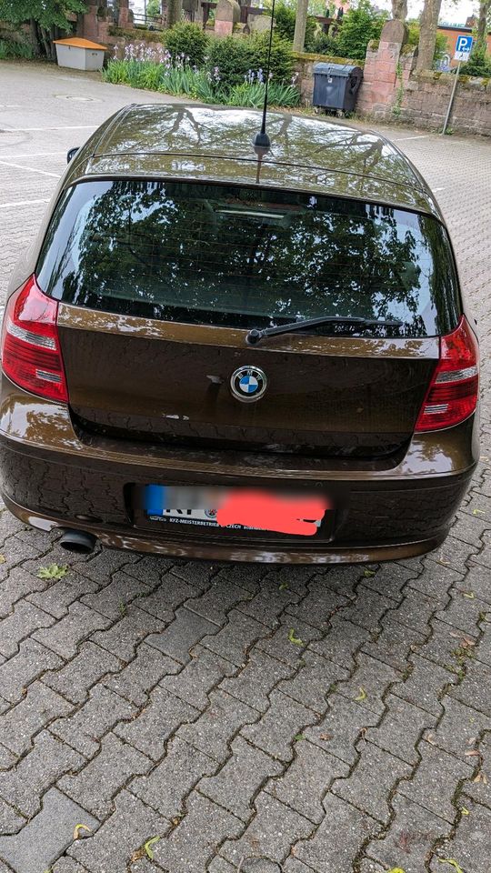 BMW 1er braun, Scheckheft gepflegt 2,0 Liter, 2.Hnd. in Bobenheim-Roxheim