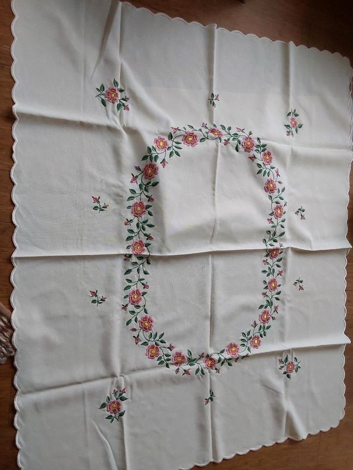 Tischdecke handbestickt Rosen 145x120cm cremefarben Handarbeit in Jettingen-Scheppach