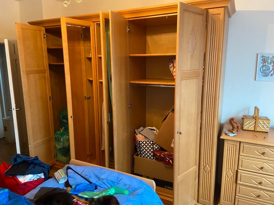 Schlafzimmer Schrank, Kommode Front Ahorn massiv Neupreis 5000€ in Berlin