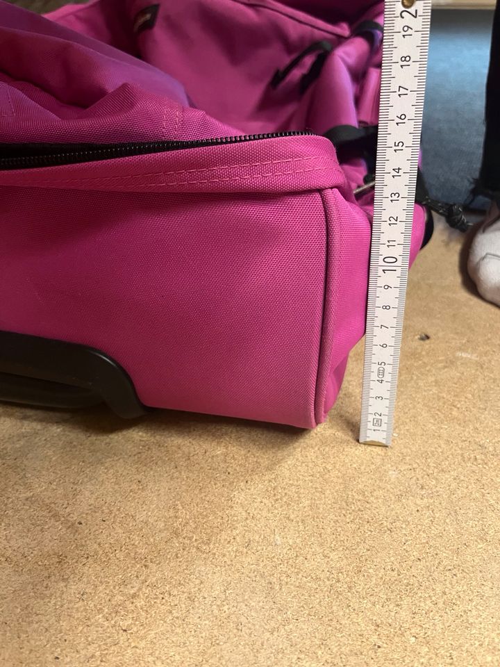 Reisekoffer rosa pink groß in Nürtingen
