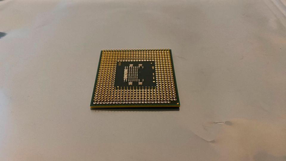 Intel CPU 2.00 / 1M / 667 in Rodgau