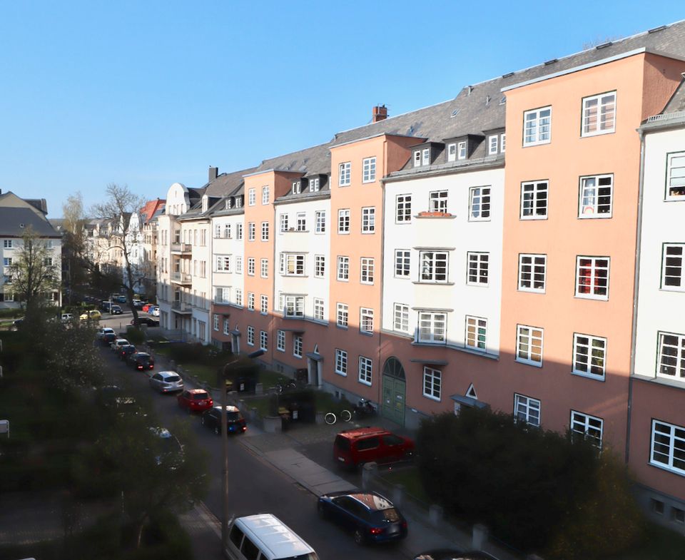 Tageslichtbad mit Wanne • Balkon • saniert • 2 Raum • Sonnig • Stellplätze! • Besichtigungstermin!? in Chemnitz