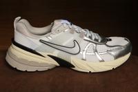 Nike V2K Run Summit White Metallic Silver Schuhe EU 44,5 US 12W Niedersachsen - Wingst Vorschau
