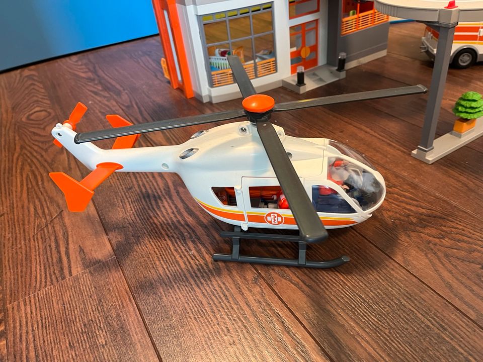 Playmobil 6657 Kinderklinik/Krankenhaus,Helikopter,Krankenwagen in Datteln