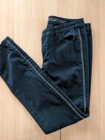 EDC Jeans schwarz mit  Strassdesign schwarz Gr. 40 reg.slim fit Hessen - Lauterbach (Hessen) Vorschau