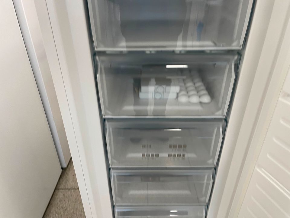 Siemens GS24VVWEV iQ300 Gefrierschrank/182 L, Hoch 146 cm in Garbsen