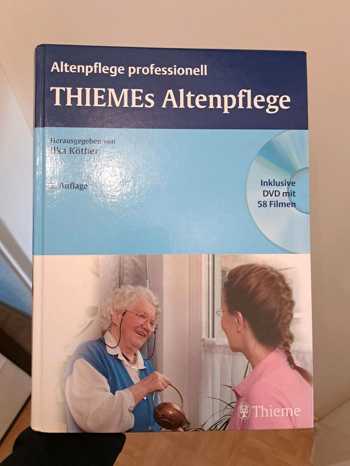 Bücher, Thiemes Altenpflege, Krankenpfleger, Ausbildung, Arnzei in Dillenburg