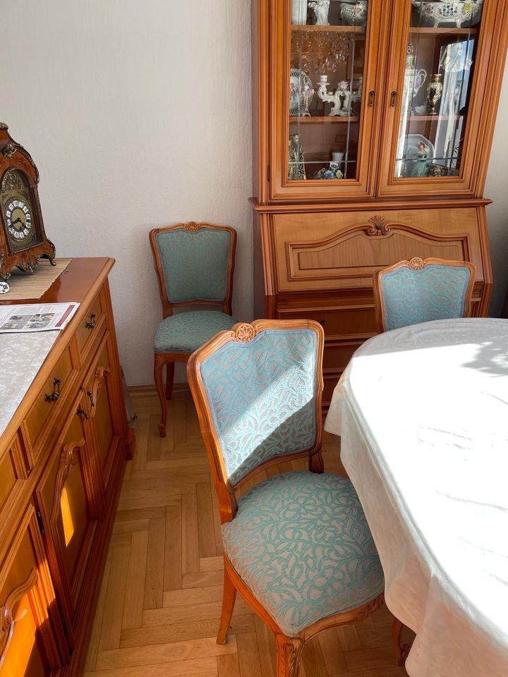 Biedermeier Tisch , 6 Stühle , 1 Sekretär ,  Kronleuchter ohne De in Eggolsheim