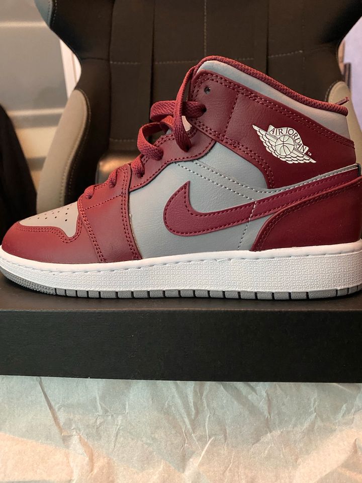 Nike Air Jordan 1 Mid Cherrywood Grey red 39 grau Bordeaux in Frankfurt am Main