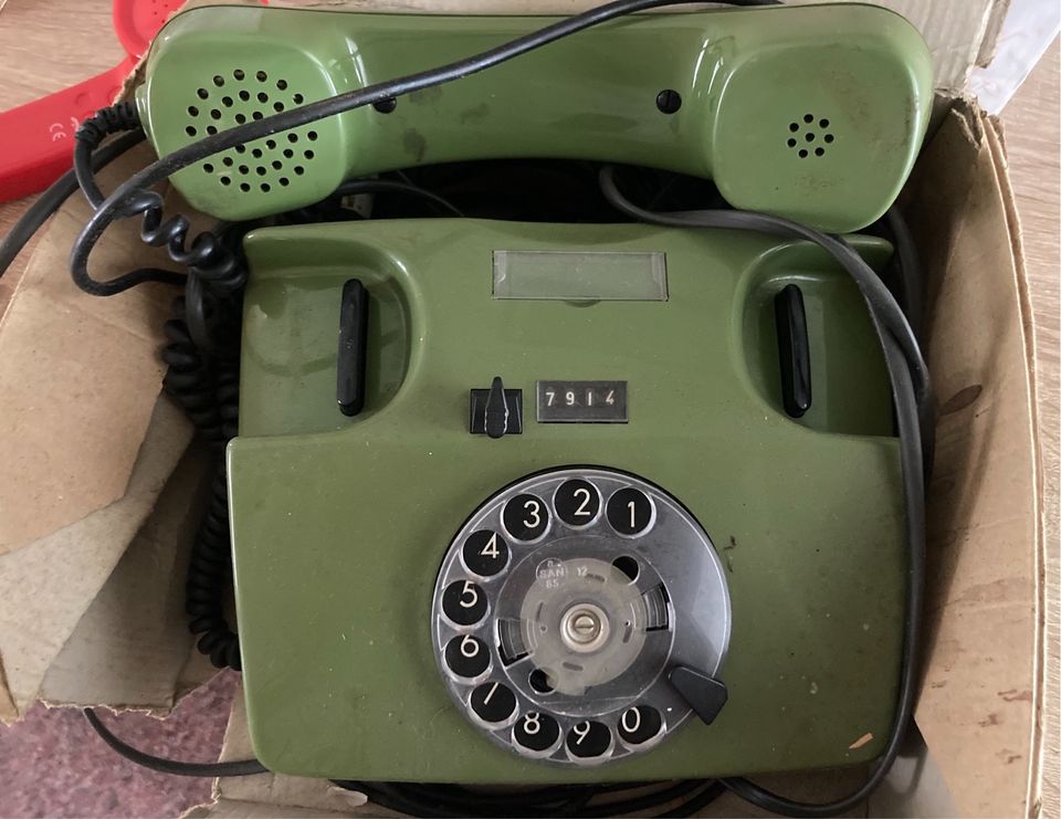 Altes Telefon mit Wählscheibe retro in Bad Bederkesa