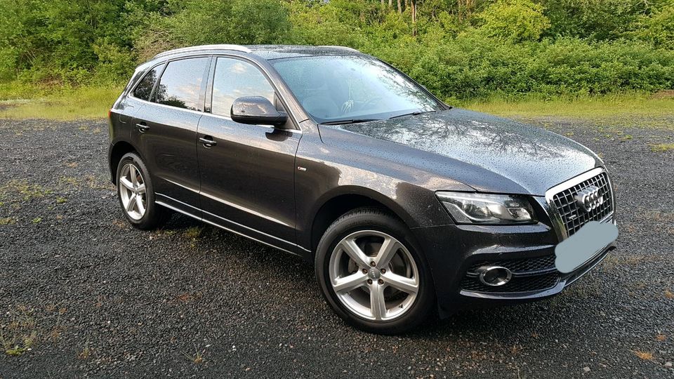 Audi Q5 2,0 TFSI Quattro S-Line in Nonnweiler