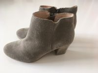 Cox Stiefeletten Stiefel Gr 41 Wildleder Leder grau Friedrichshain-Kreuzberg - Friedrichshain Vorschau