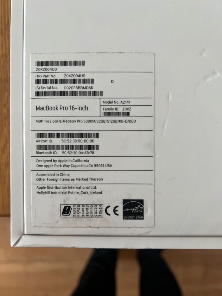 Mac Book Pro 16 Zoll Verpackung in Frankfurt am Main