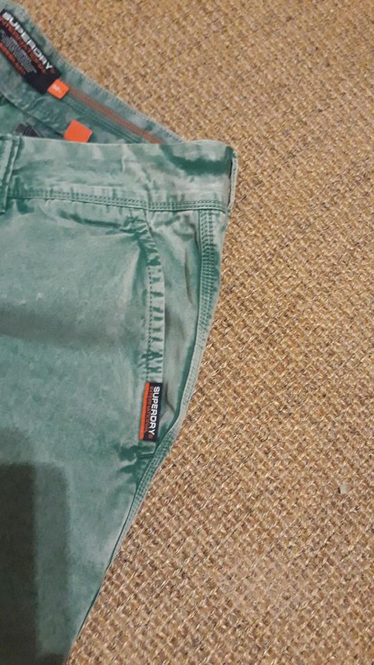 Kurze Hose Herren Superdry grün Größe 32 in Pulheim