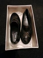 3 Paar Schöne Damen sandalen Und Damen Schuhe Gr 37-38-40 Rheinland-Pfalz - Kaiserslautern Vorschau