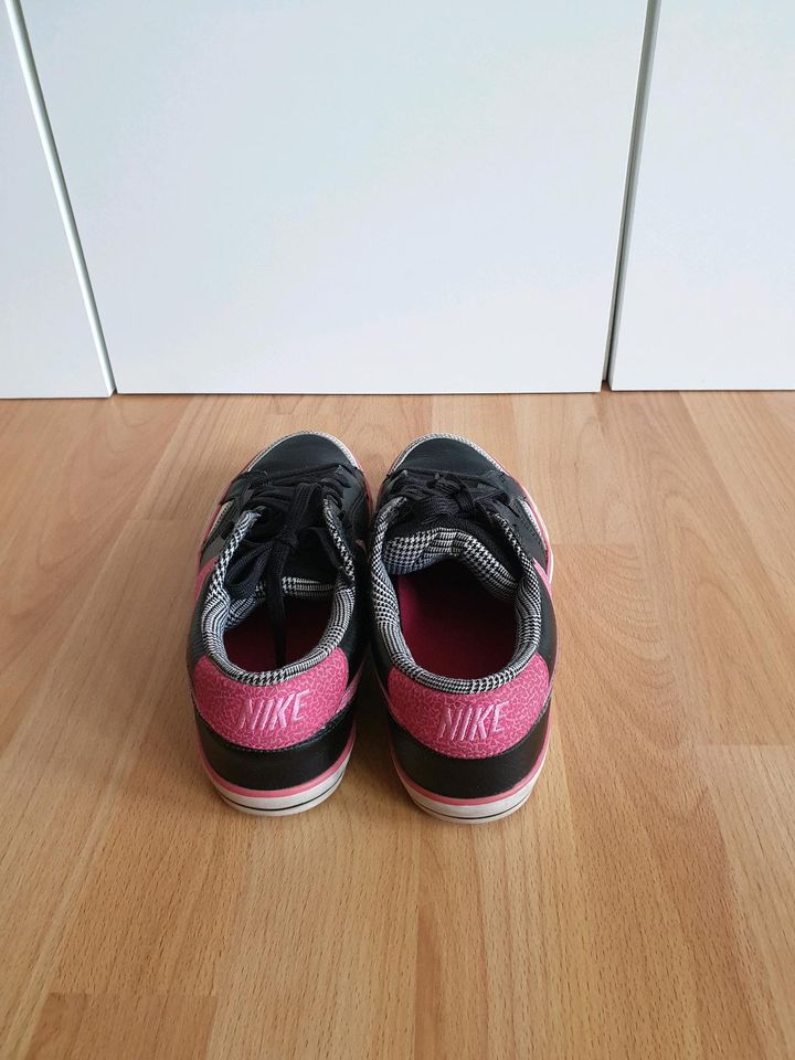 ❤ Nike Sneaker Gr.40,5 in Essen