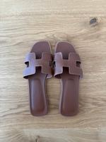 Hermés Sandalen Oran in Gold Größe 37 Kr. München - Haar Vorschau
